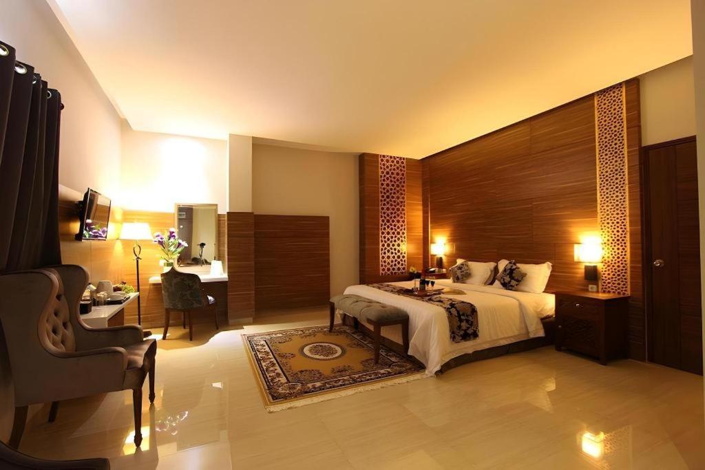 Grand Amira Hotel Solo, Azana Hotels Collection Extérieur photo